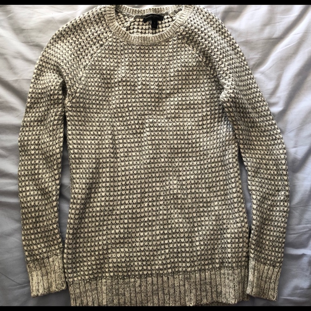 Grey and cream patterned sweater (small)